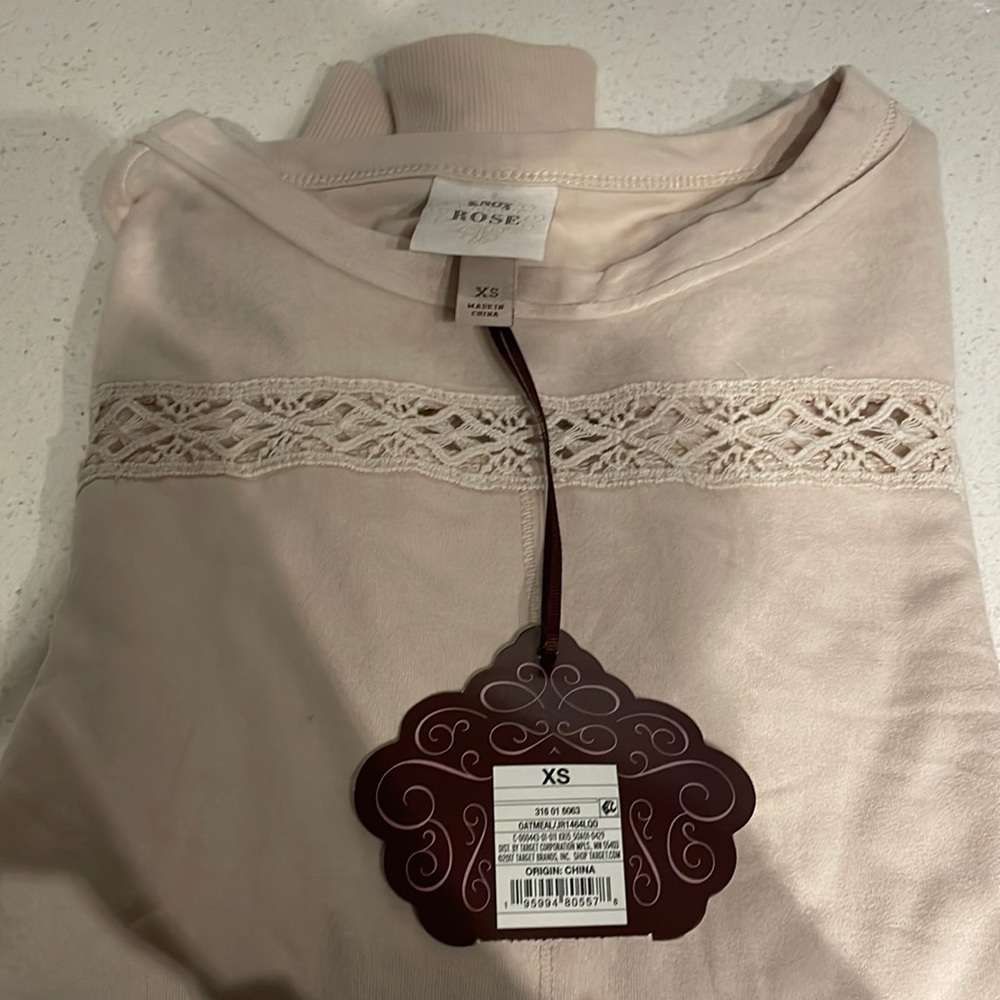 Knox Rose Adorable detailed French terry top